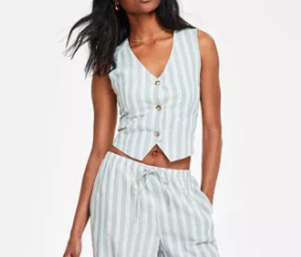 Hippie Rose Juniors' Linen-Like Blend Three-Button Vest XS